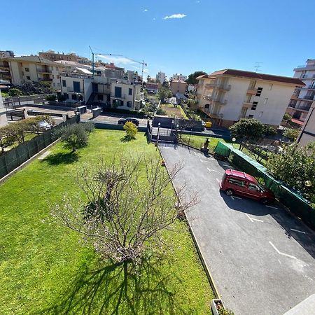 I Fiori Di Pietra Aparthotel Pietra Ligure Kültér fotó