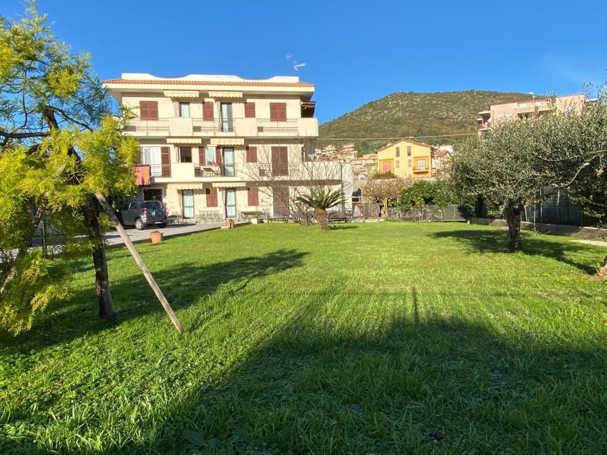 I Fiori Di Pietra Aparthotel Pietra Ligure Kültér fotó