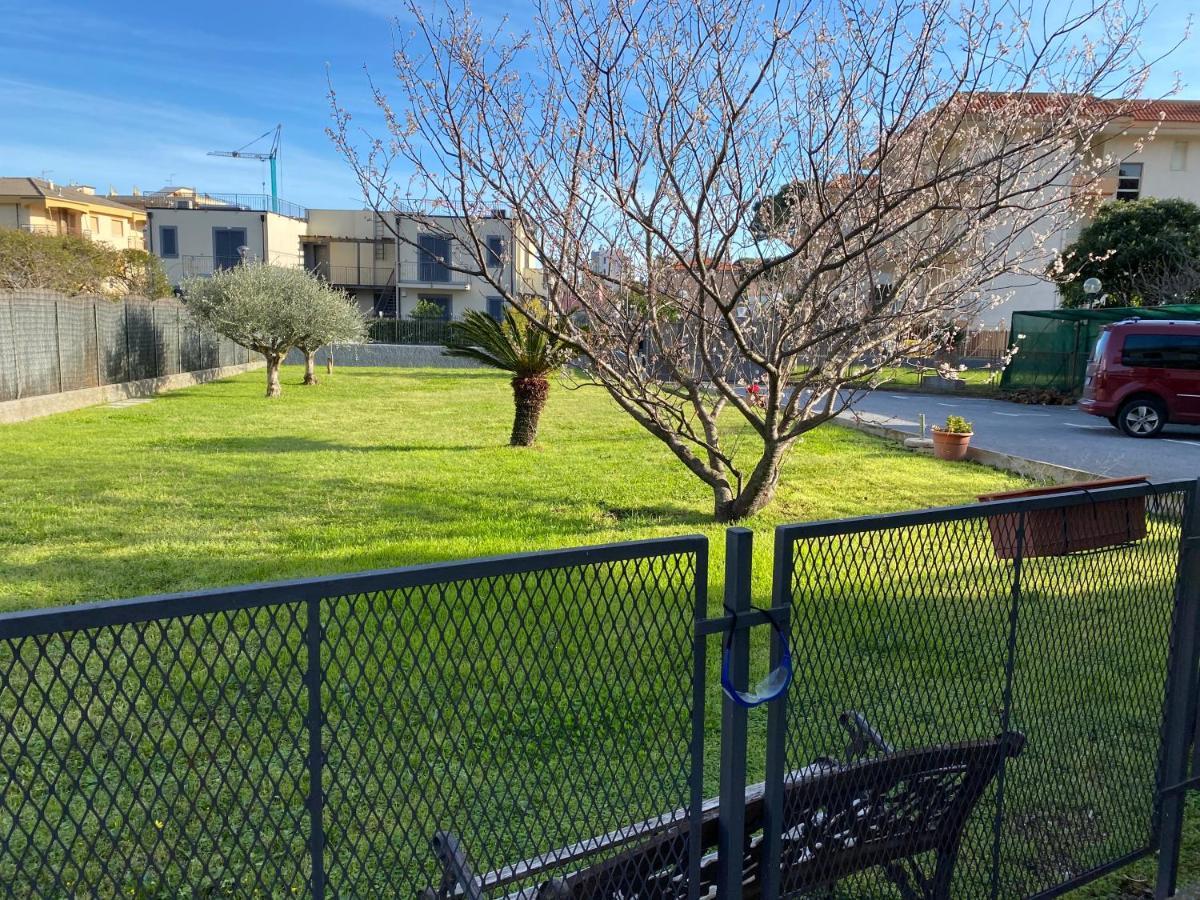 I Fiori Di Pietra Aparthotel Pietra Ligure Kültér fotó