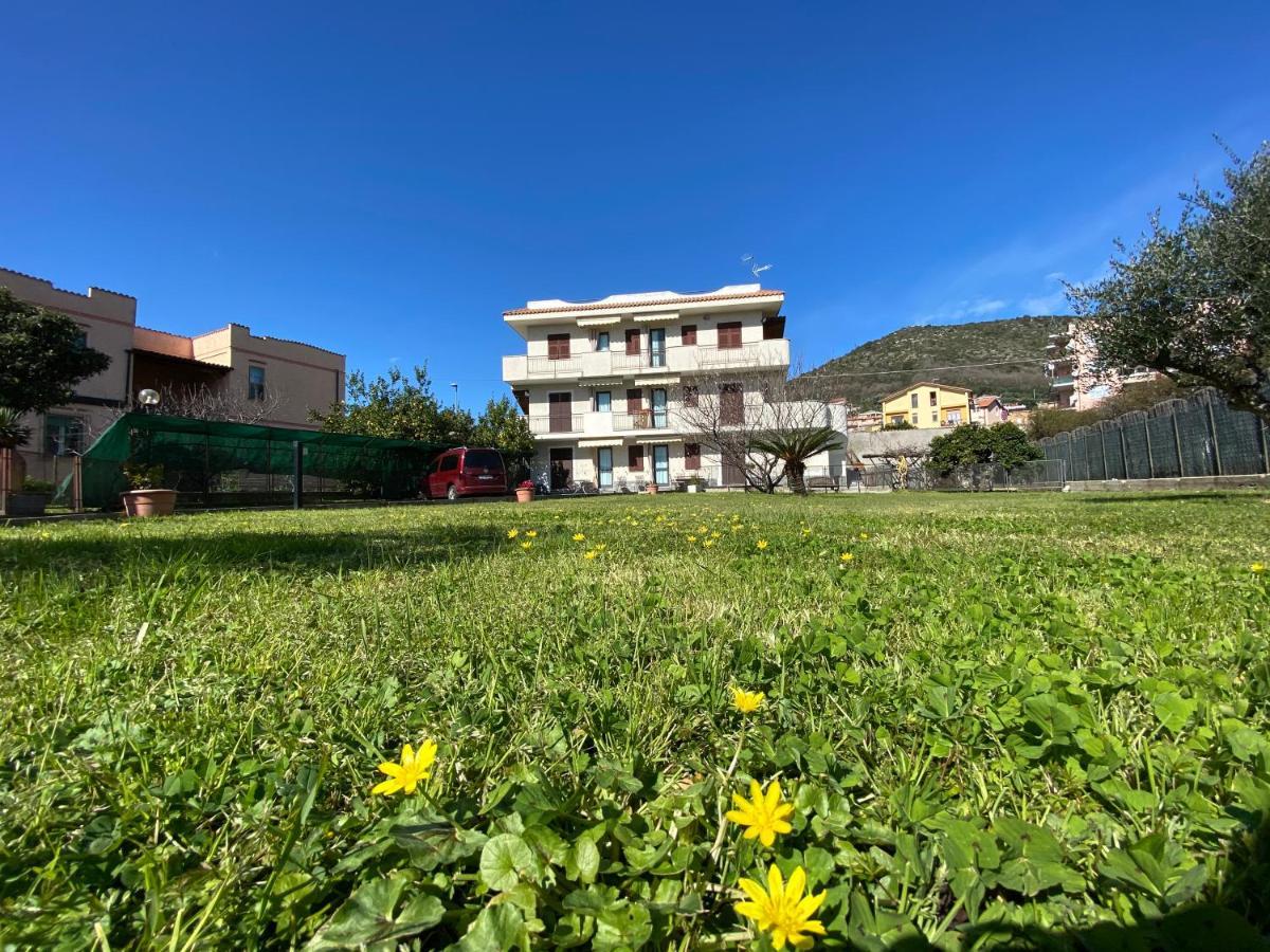 I Fiori Di Pietra Aparthotel Pietra Ligure Kültér fotó