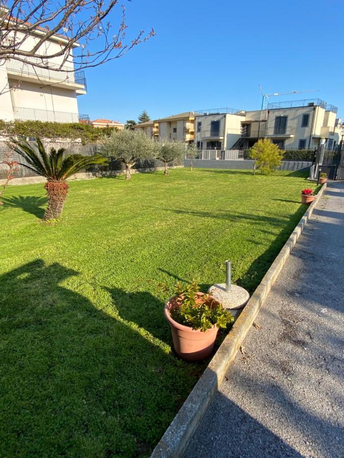 I Fiori Di Pietra Aparthotel Pietra Ligure Kültér fotó