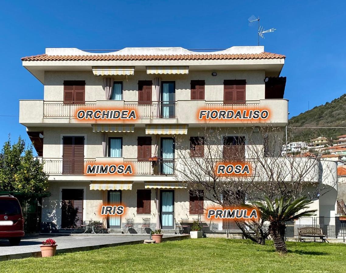 I Fiori Di Pietra Aparthotel Pietra Ligure Kültér fotó