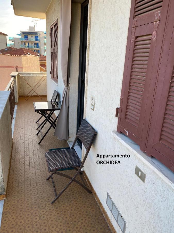 I Fiori Di Pietra Aparthotel Pietra Ligure Kültér fotó
